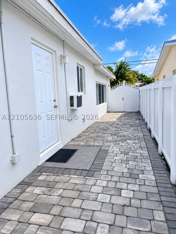 4641 SW 25th St B, West Park, FL 33023