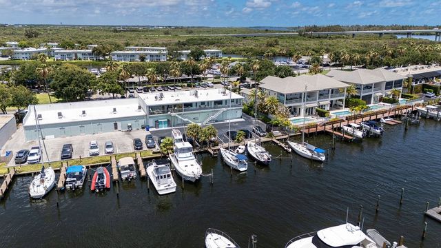 23 Royal Palm Point B, Vero Beach, FL 32960