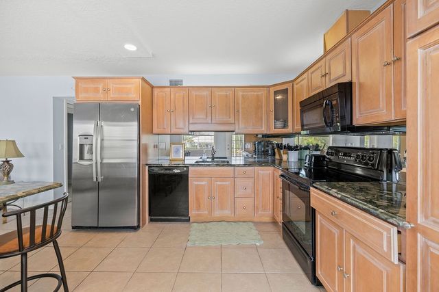 23 Royal Palm Point B, Vero Beach, FL 32960
