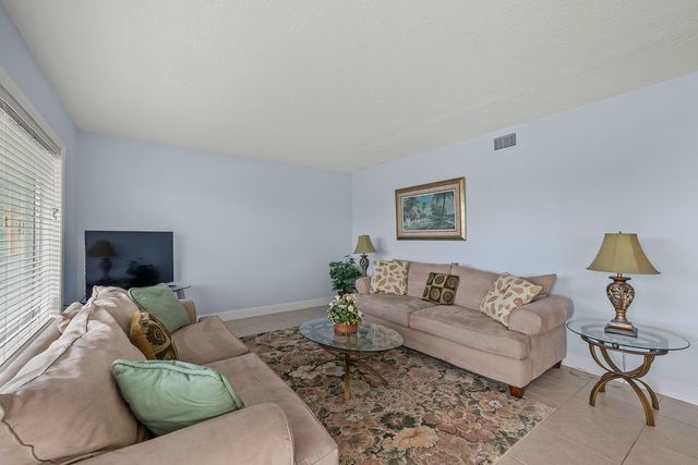 23 Royal Palm Point B, Vero Beach, FL 32960