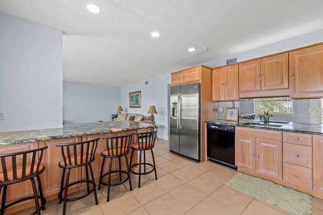 23 Royal Palm Point B, Vero Beach, FL 32960