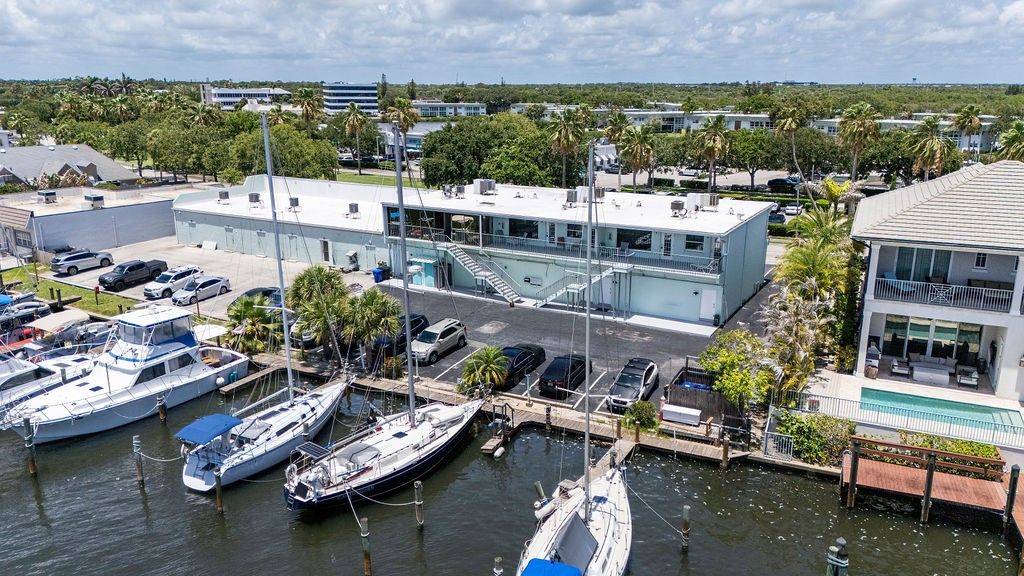 23 Royal Palm Point B, Vero Beach, FL 32960