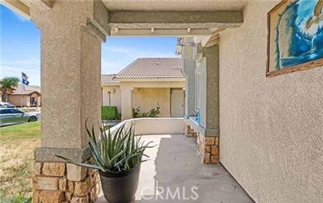 2906 Summer Set Cir, Banning, CA 92220