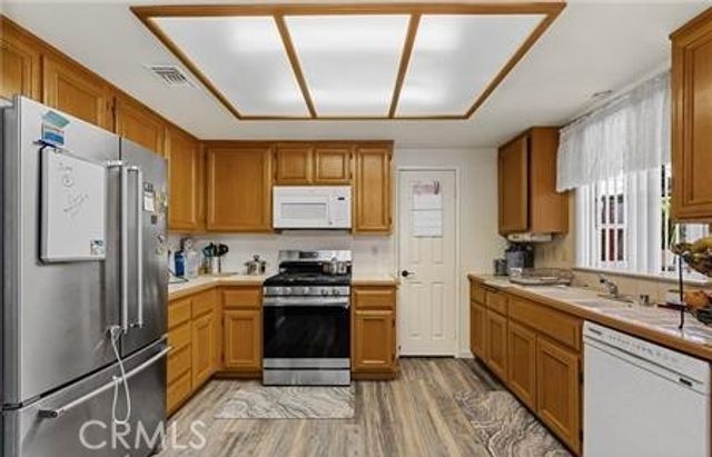 2906 Summer Set Cir, Banning, CA 92220