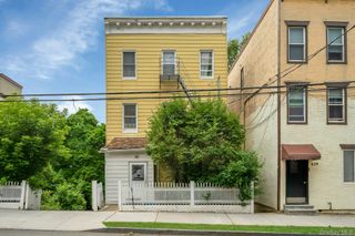 437 Warburton Avenue 2, Hastings-on-hudson, NY 10706