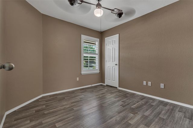 112 Willow Leaf LN, Buda, TX 78610