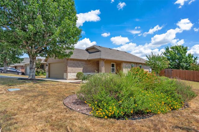 112 Willow Leaf LN, Buda, TX 78610