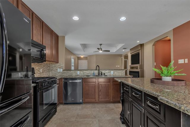 112 Willow Leaf LN, Buda, TX 78610