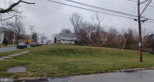 907-923 MEADOW LN, Chester, PA 19013
