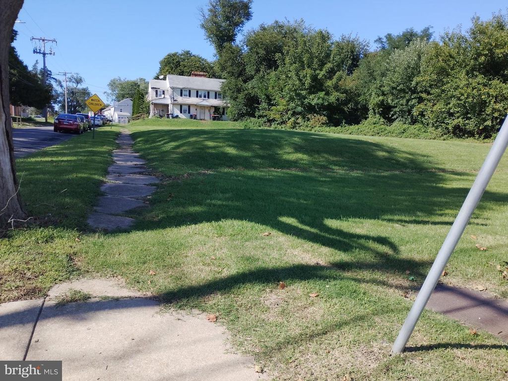 907-923 MEADOW LN, CHESTER, PA 19013 — exterior