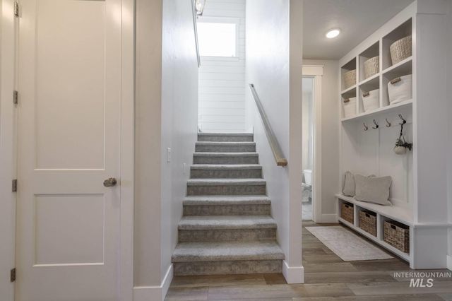 6512 N Oakstone Ave, Meridian, ID 83646