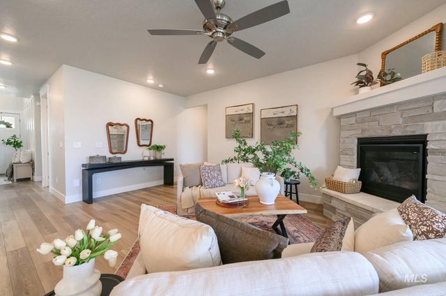 6512 N Oakstone Ave, Meridian, ID 83646