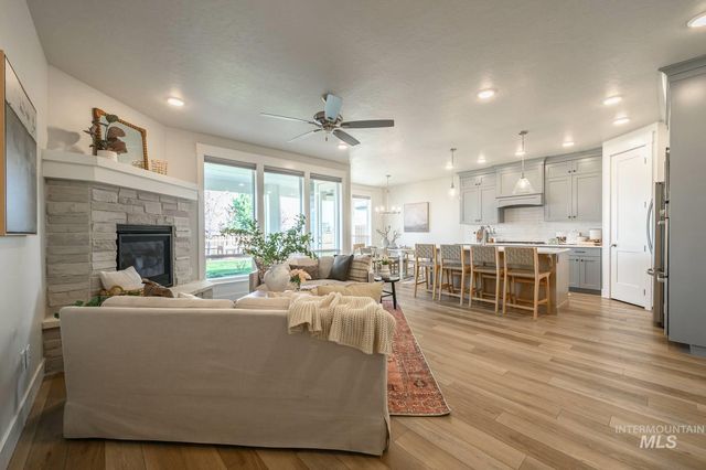 6512 N Oakstone Ave, Meridian, ID 83646