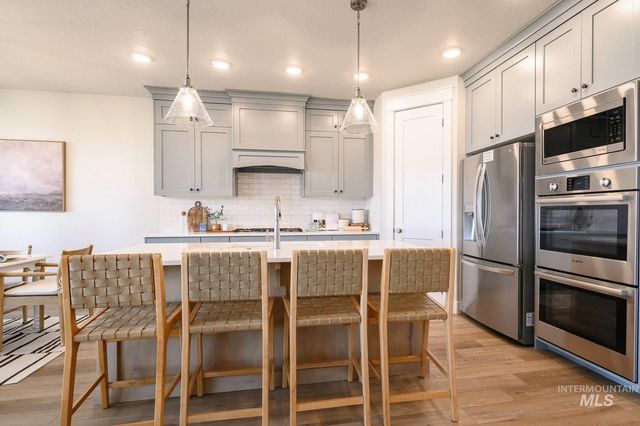 6512 N Oakstone Ave, Meridian, ID 83646