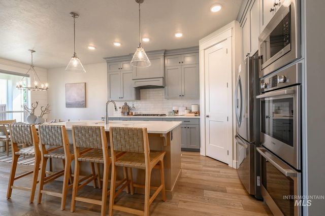 6512 N Oakstone Ave, Meridian, ID 83646