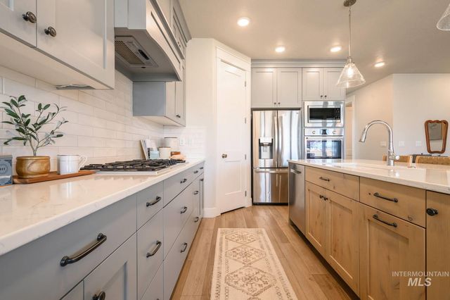 6512 N Oakstone Ave, Meridian, ID 83646