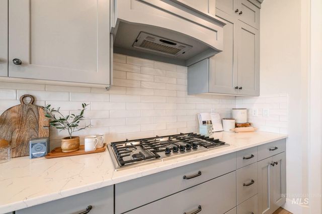 6512 N Oakstone Ave, Meridian, ID 83646