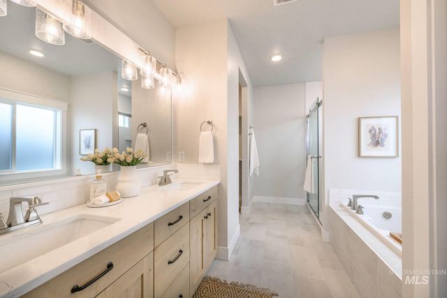 6512 N Oakstone Ave, Meridian, ID 83646