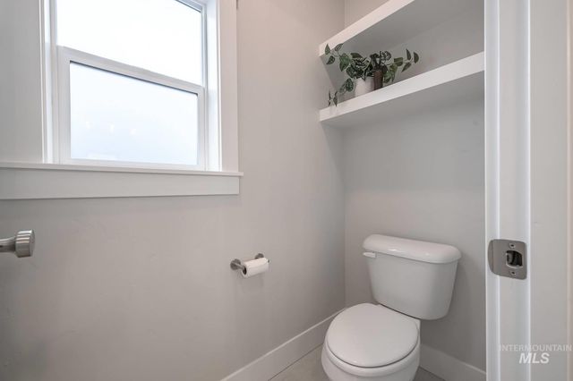 6512 N Oakstone Ave, Meridian, ID 83646