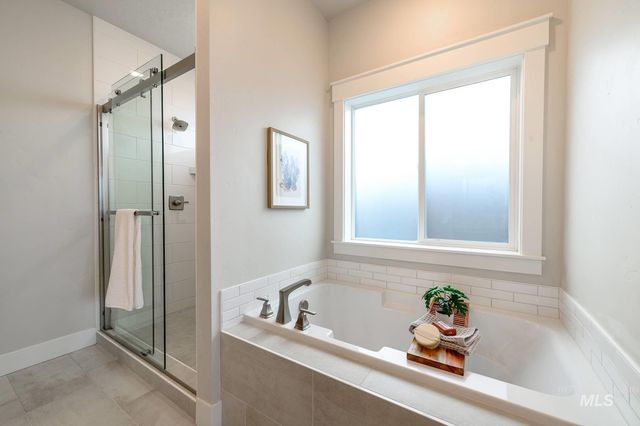 6512 N Oakstone Ave, Meridian, ID 83646