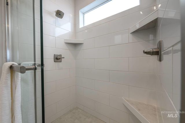 6512 N Oakstone Ave, Meridian, ID 83646