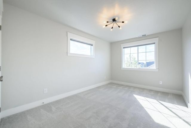 6512 N Oakstone Ave, Meridian, ID 83646