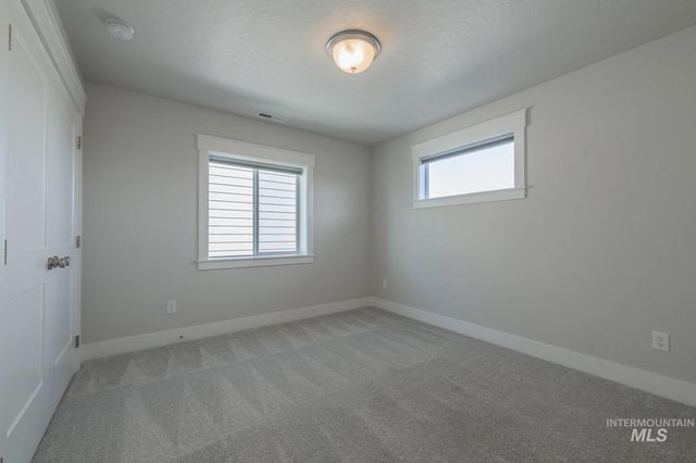 6512 N Oakstone Ave, Meridian, ID 83646