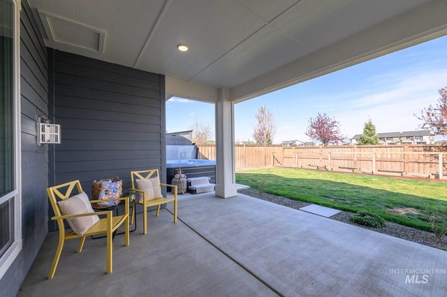 6512 N Oakstone Ave, Meridian, ID 83646