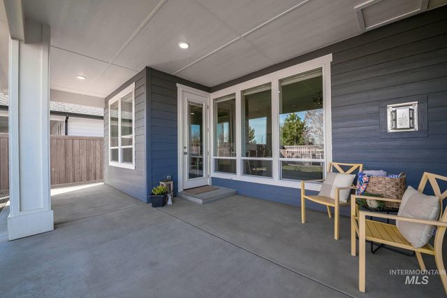 6512 N Oakstone Ave, Meridian, ID 83646