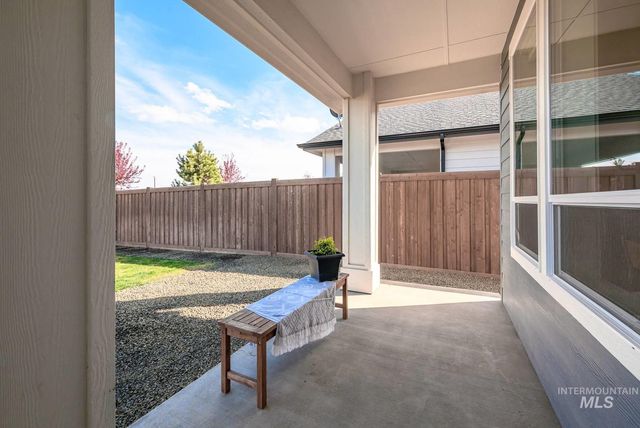 6512 N Oakstone Ave, Meridian, ID 83646