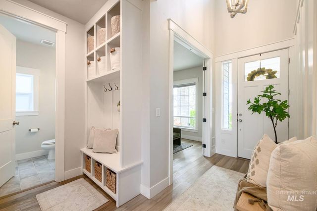 6512 N Oakstone Ave, Meridian, ID 83646