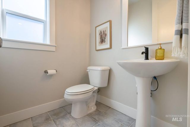 6512 N Oakstone Ave, Meridian, ID 83646