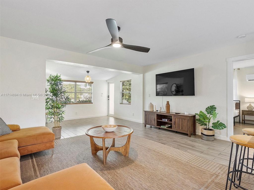 300 SW 23rd St, Fort Lauderdale, FL 33315