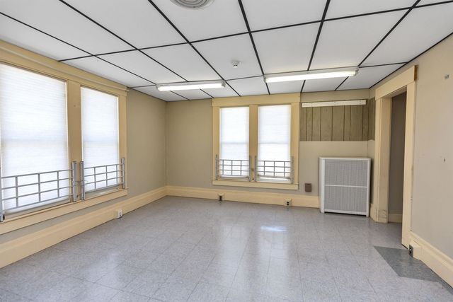 21 School Street, Hillsborough, NH 03244