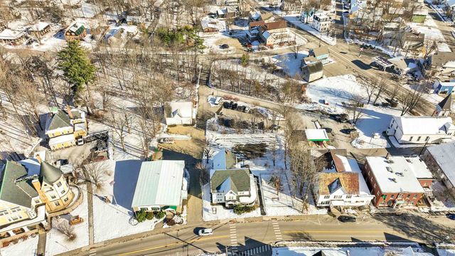 21 School Street, Hillsborough, NH 03244