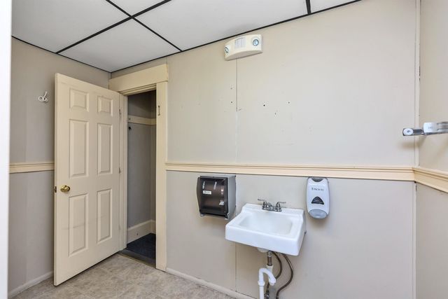 21 School Street, Hillsborough, NH 03244