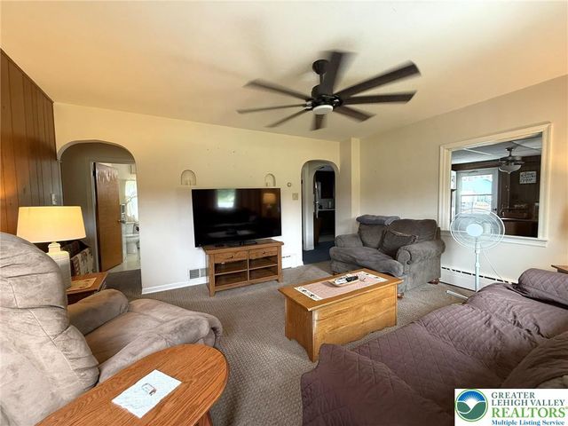 619 Penn Drive, West Penn Twp, PA 18252