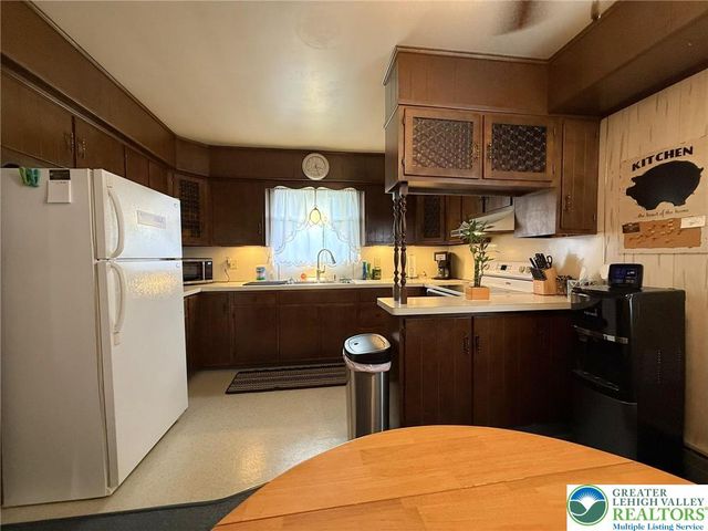 619 Penn Drive, West Penn Twp, PA 18252