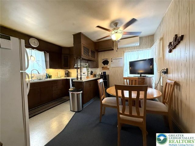 619 Penn Drive, West Penn Twp, PA 18252