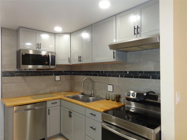 4172 Inverrary Dr 110, Lauderhill, FL 33319