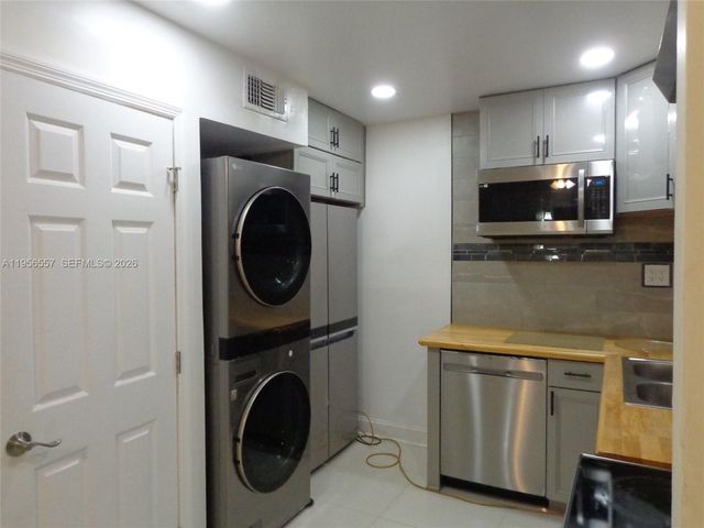 4172 Inverrary Dr 110, Lauderhill, FL 33319