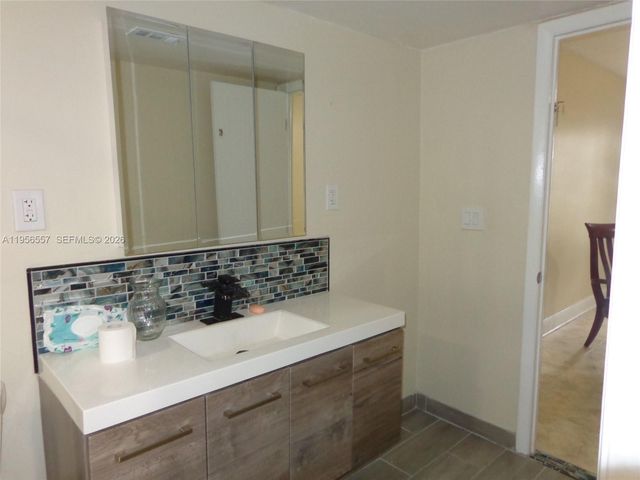 4172 Inverrary Dr 110, Lauderhill, FL 33319