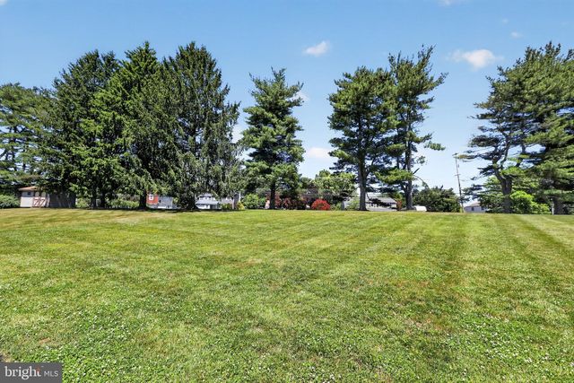 1212 WEDGEWOOD DR, Warminster, PA 18974