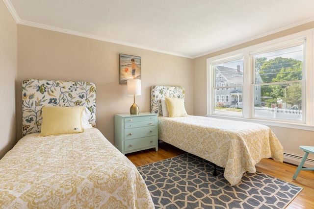 10 Railroad Ave 1, Rockport, MA 01966