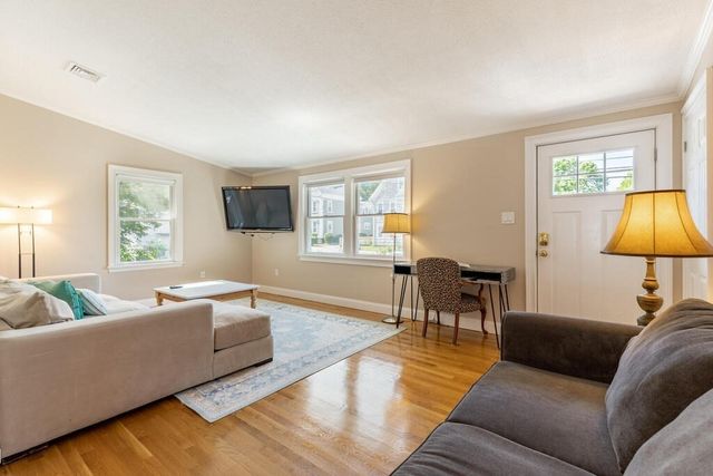 10 Railroad Ave 1, Rockport, MA 01966
