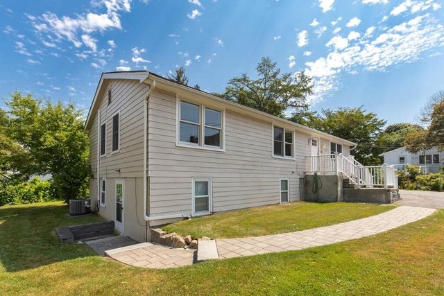 10 Railroad Ave 1, Rockport, MA 01966