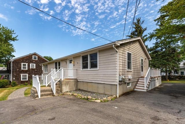 10 Railroad Ave 1, Rockport, MA 01966