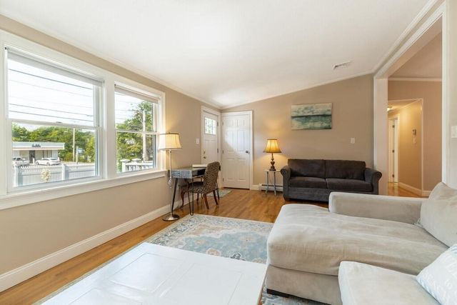 10 Railroad Ave 1, Rockport, MA 01966