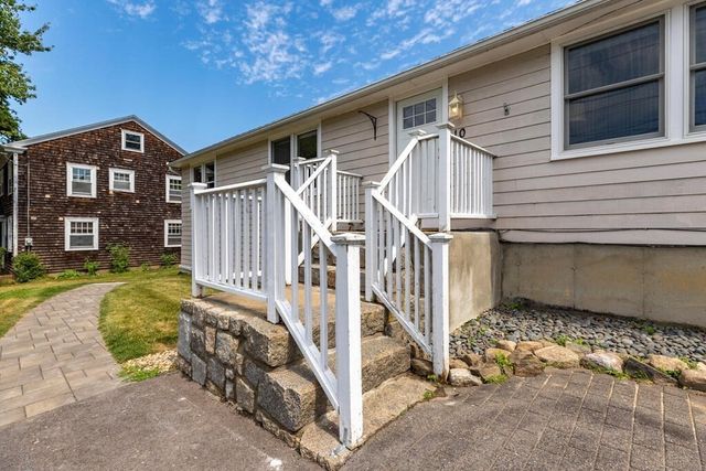 10 Railroad Ave 1, Rockport, MA 01966