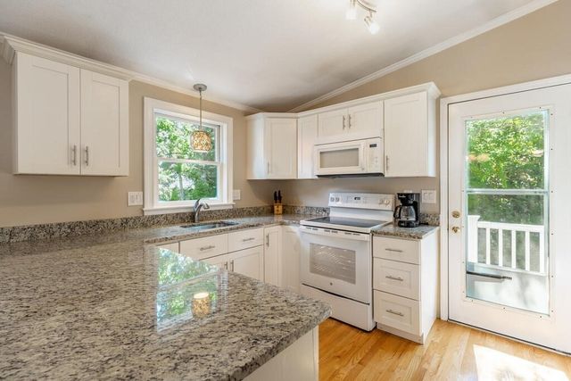 10 Railroad Ave 1, Rockport, MA 01966